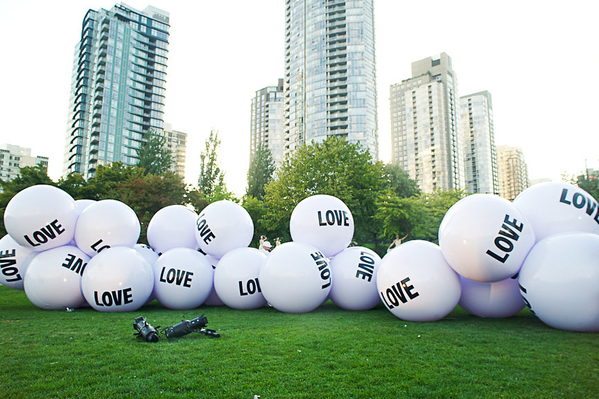 Diner En Blanc, David Lam Park, Vancouver, Love Ball