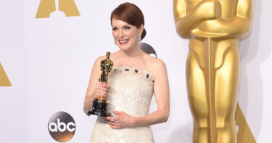 Julianne Moore, Chanel, Chanel Haute Couture, Red Carpet at Oscars, Perfect Wedding Magazine