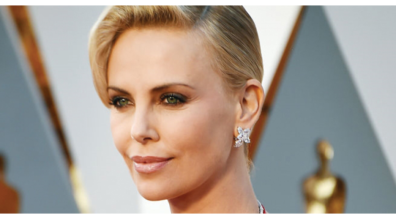 Charlize Theron, Oscars 2016, Dior Beauty, Red Carpet, Red Carpet Beauty Look, Perfect Wedding Magazine