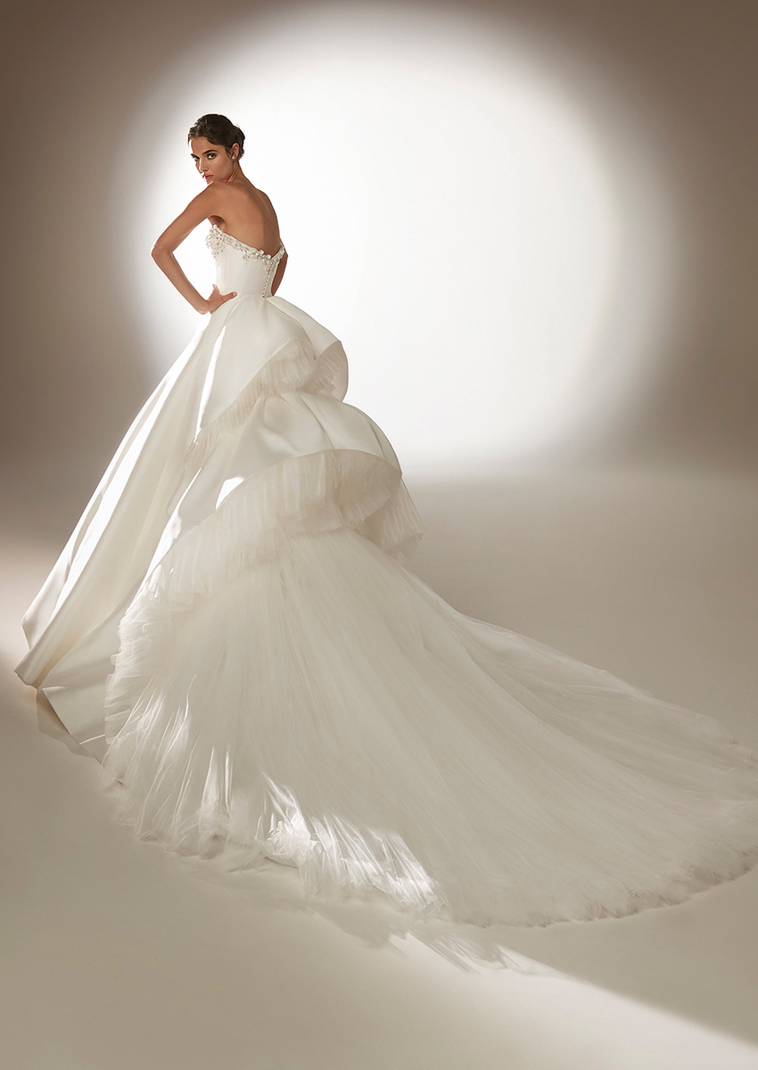 Top Model Blanca Padilla wears Atelier Pronovias 2021 Curise collection Perfect Wedding Magazine 