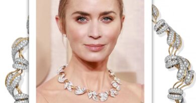 Emily Blunt wear Tiffany and Co. at the Golden Globes